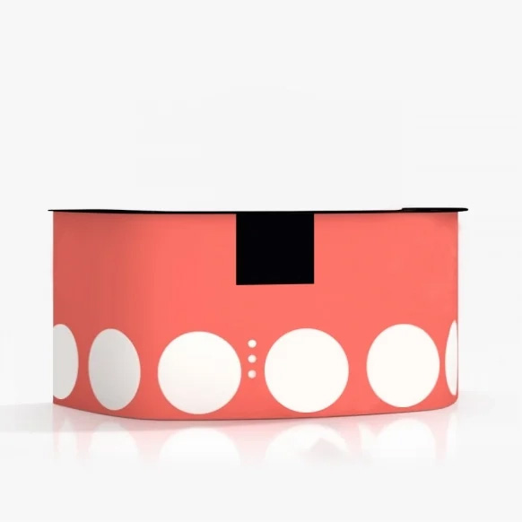comptoir d'accueil XXL. Valises qui se transforment en comptoir avec plateau supérieur et étagères. Idéal pour un évènement éphémère.